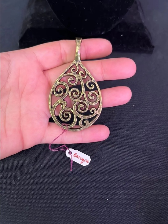 Jewelry - Premier designs “Barogue” pendant